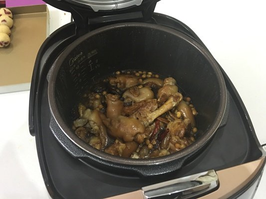 香菇黄豆炖猪蹄步骤16