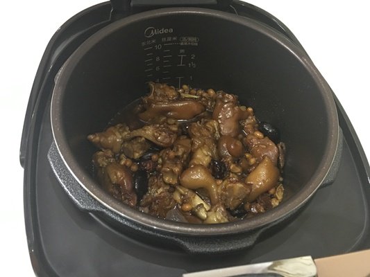 香菇黄豆炖猪蹄步骤18