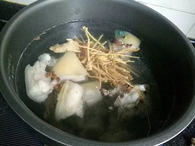 沙参南瓜猪蹄汤步骤3