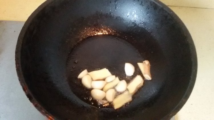 海带土豆酱猪蹄步骤4