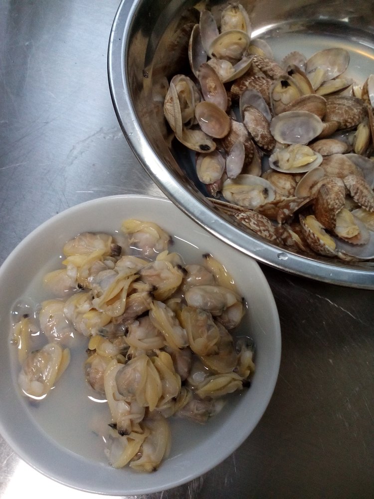 猪蹄蛤蜊炖黄花步骤7