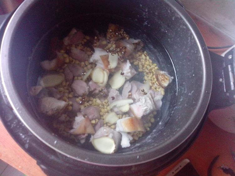 黄豆炖猪蹄步骤5