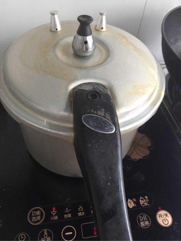 香菇猪蹄步骤12