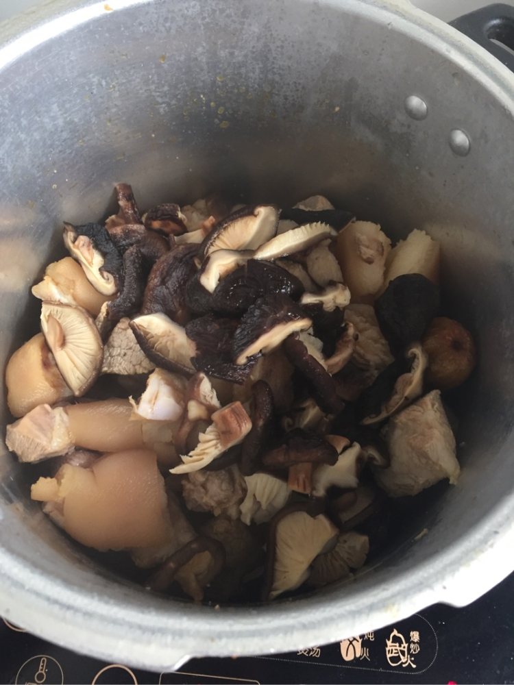 香菇猪蹄步骤10