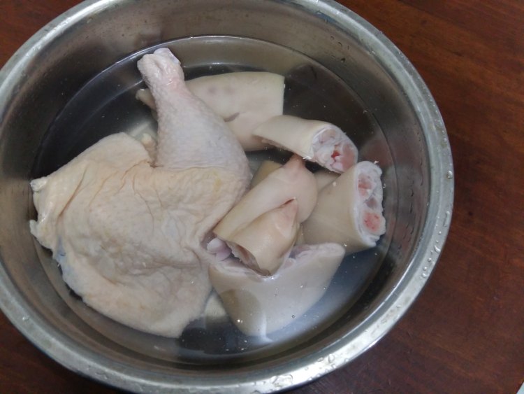 豆浆蹄煲鸡步骤4