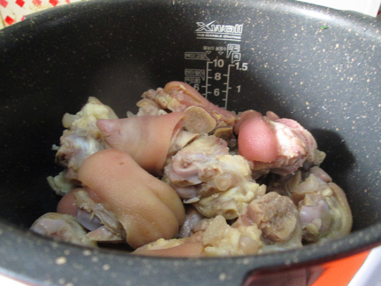 电饭锅版红烧猪蹄步骤7