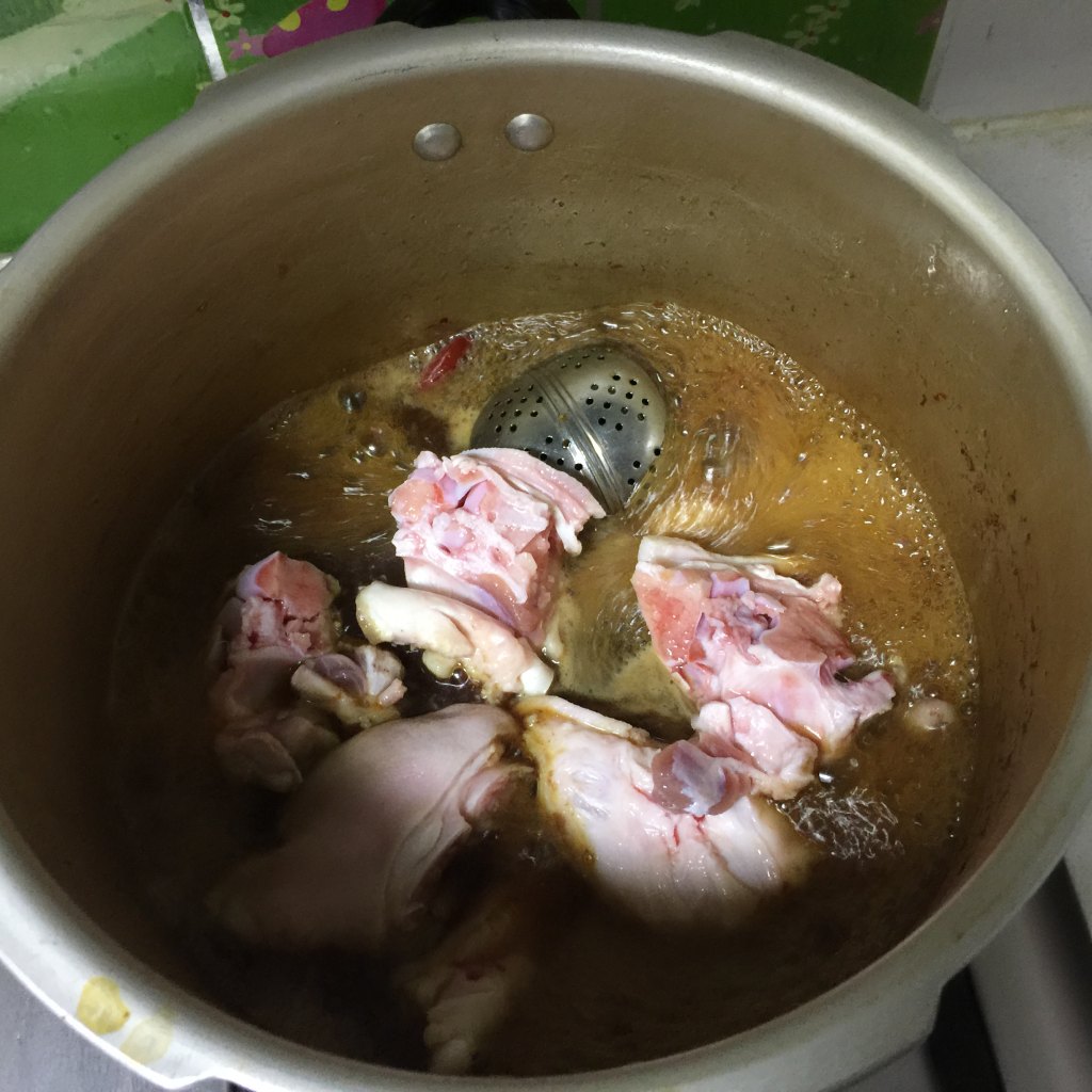 五香卤猪蹄步骤3