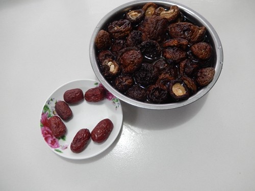 香菇焖猪蹄步骤2