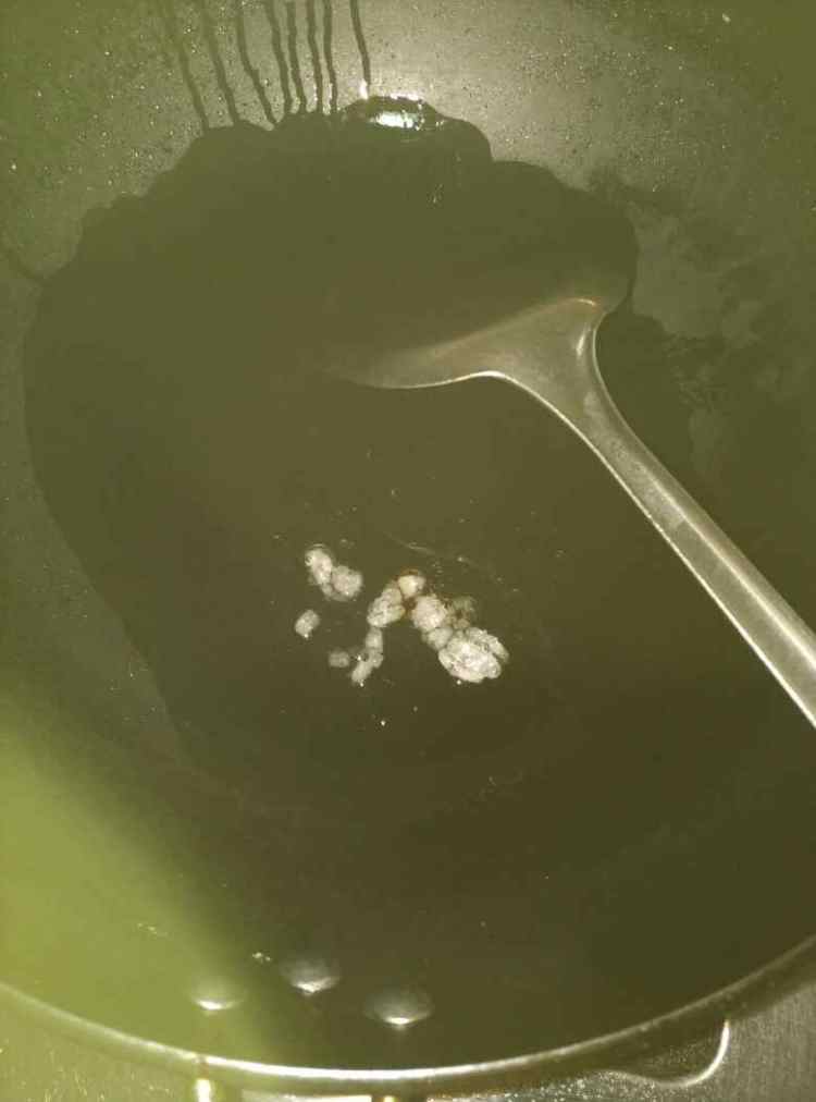 腐乳汁猪蹄炖花生步骤3