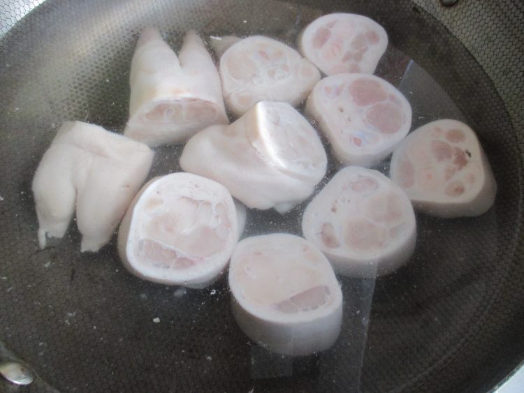 黄豆辣猪蹄步骤2