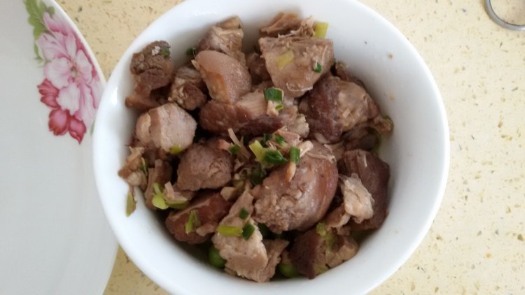 青菜粒炒红烧猪蹄步骤3