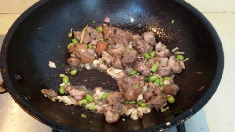 青菜粒炒红烧猪蹄步骤6