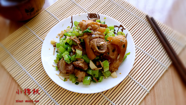 青菜粒炒红烧猪蹄步骤10