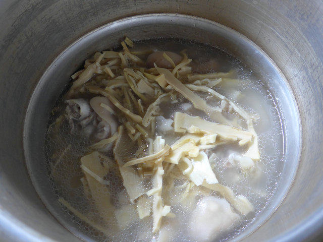 水笋煮猪蹄步骤7