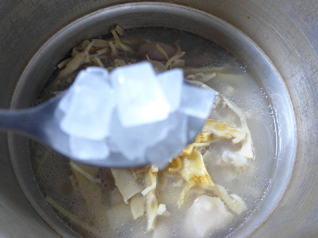 水笋煮猪蹄步骤9