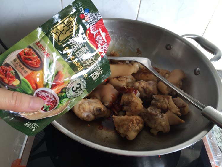 【手工美食】甜辣炸猪步骤4