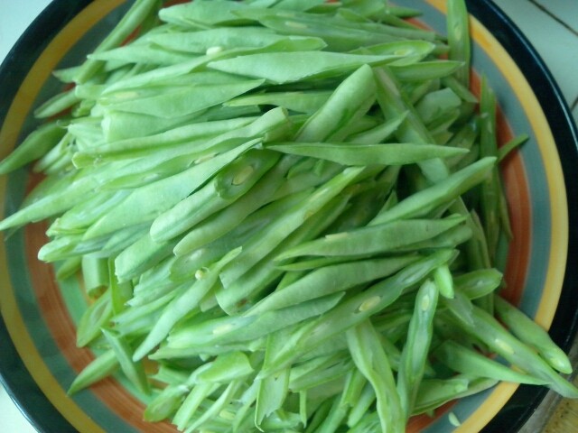 蛋香猪蹄炒四季豆步骤4