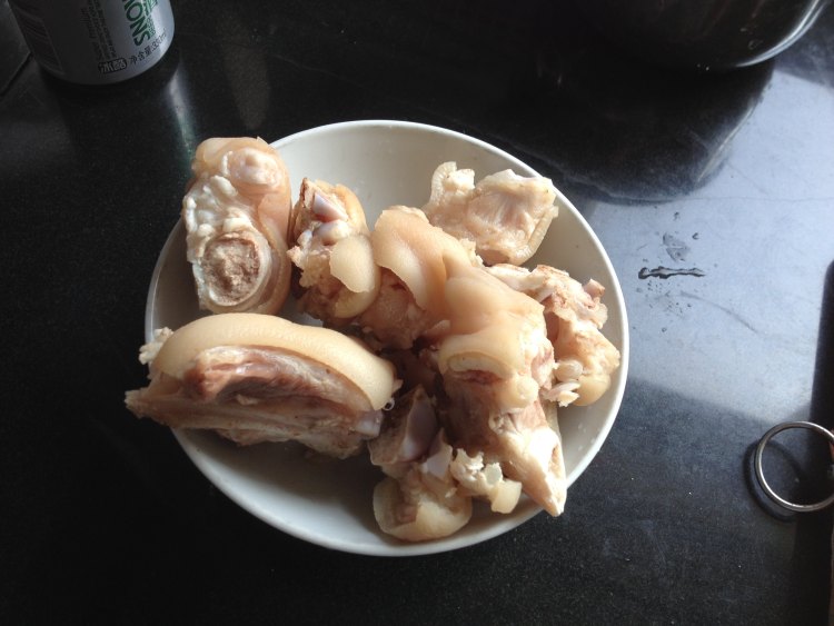 香炸猪蹄步骤1