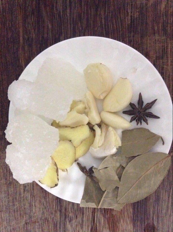 秘制红烧猪蹄步骤1