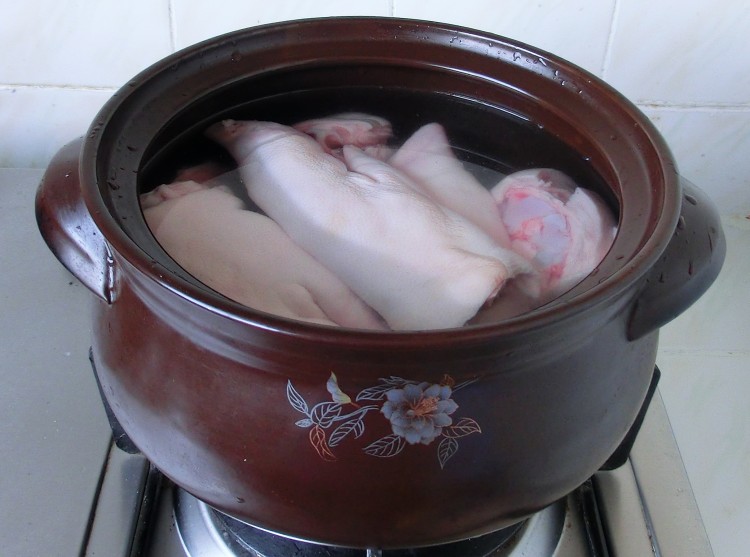 松香熏猪手步骤3