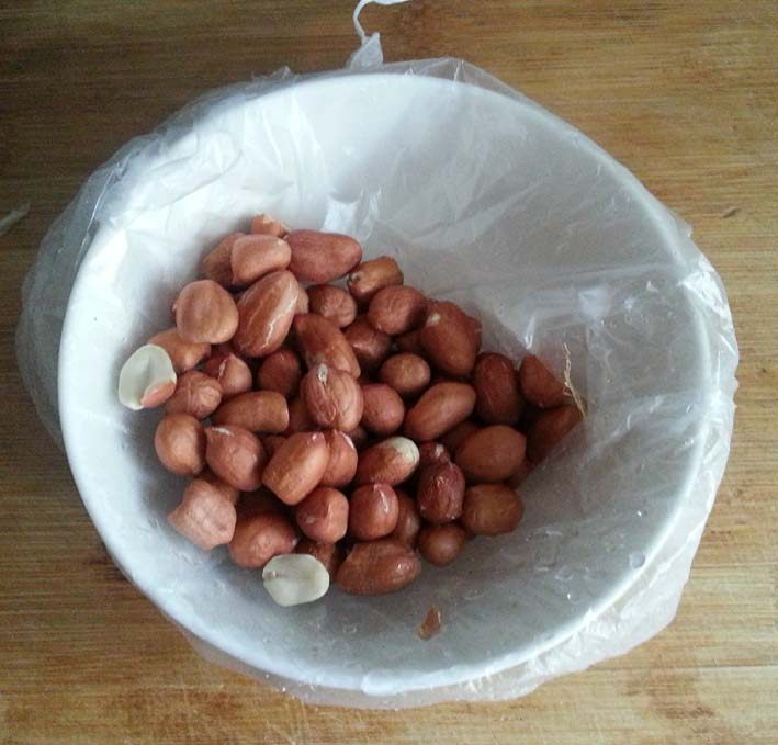 腐香花生炖猪蹄步骤2