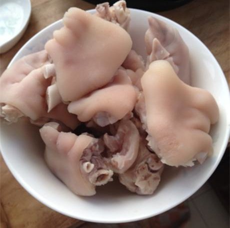 乳香花生黄豆焖猪蹄步骤2