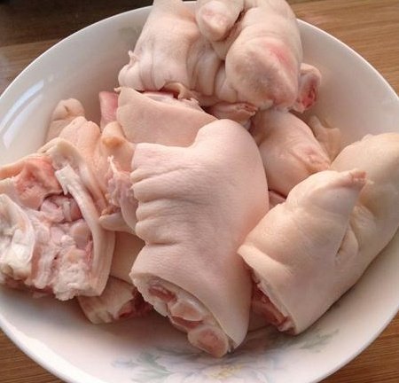 乳香花生黄豆焖猪蹄步骤1