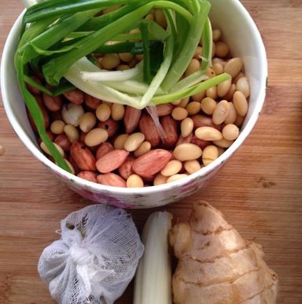 乳香花生黄豆焖猪蹄步骤7