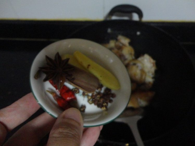 猪蹄焖黄豆步骤4