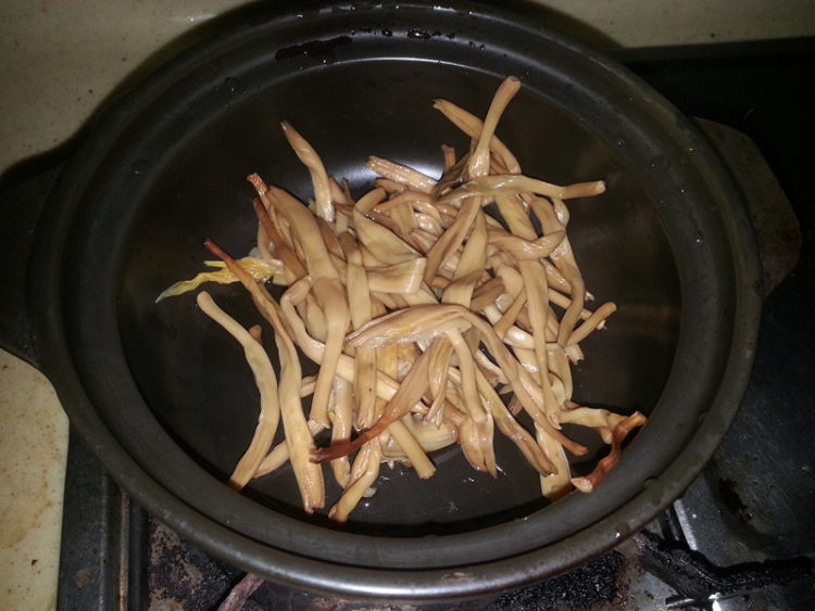 金针菜猪蹄步骤5