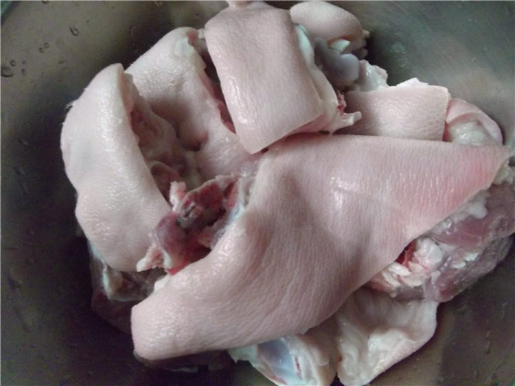 花生眉豆煲猪蹄步骤1