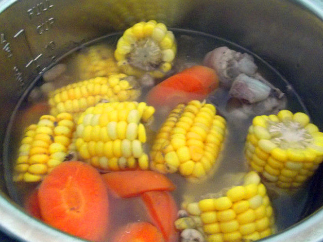 花生眉豆煲猪蹄步骤5