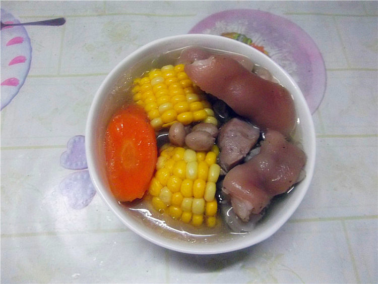 花生眉豆煲猪蹄步骤6