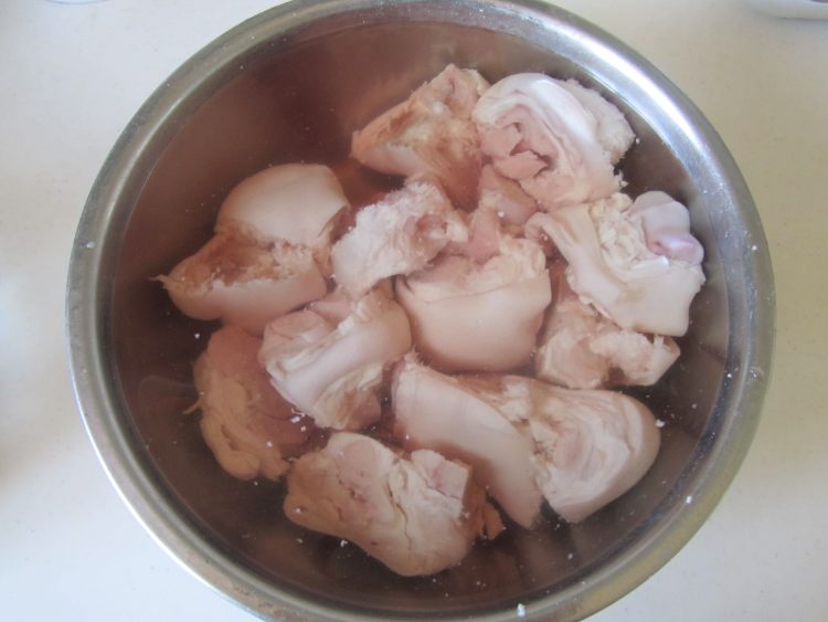 猪蹄芸豆汤步骤2