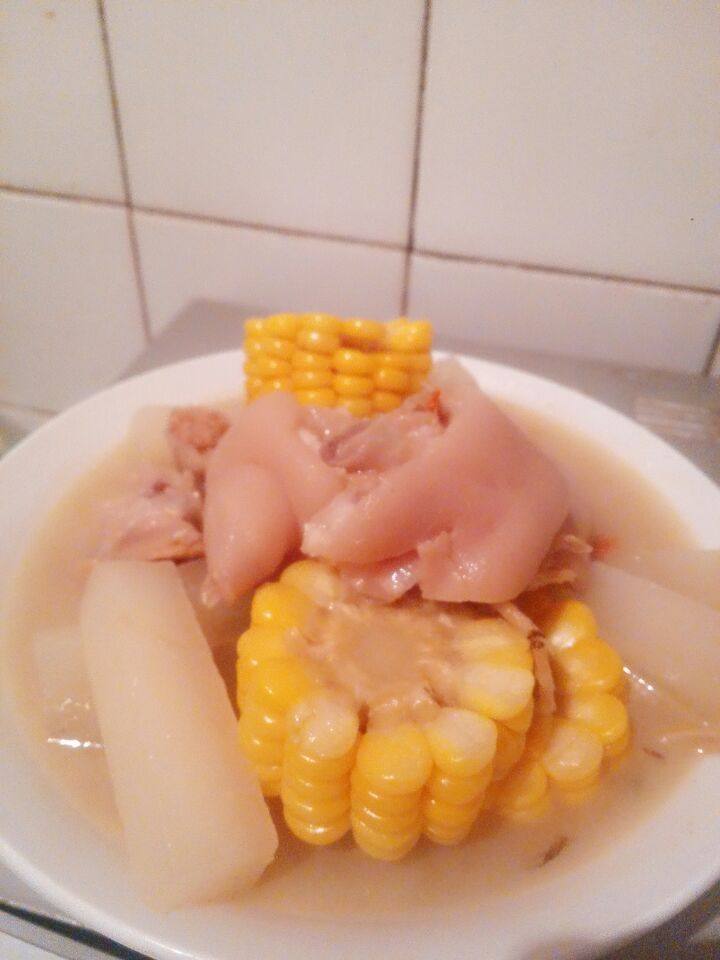 萝卜猪蹄汤步骤8