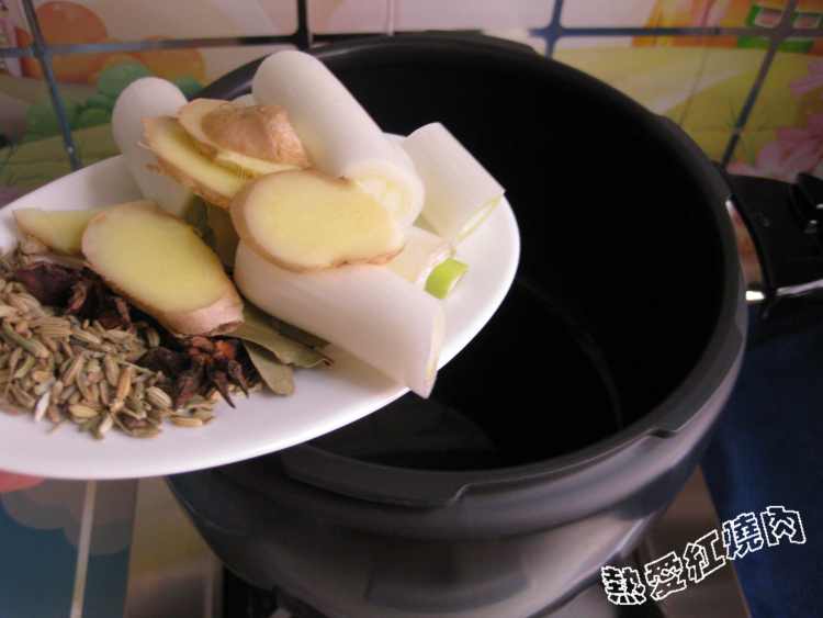 吮指猪蹄步骤5