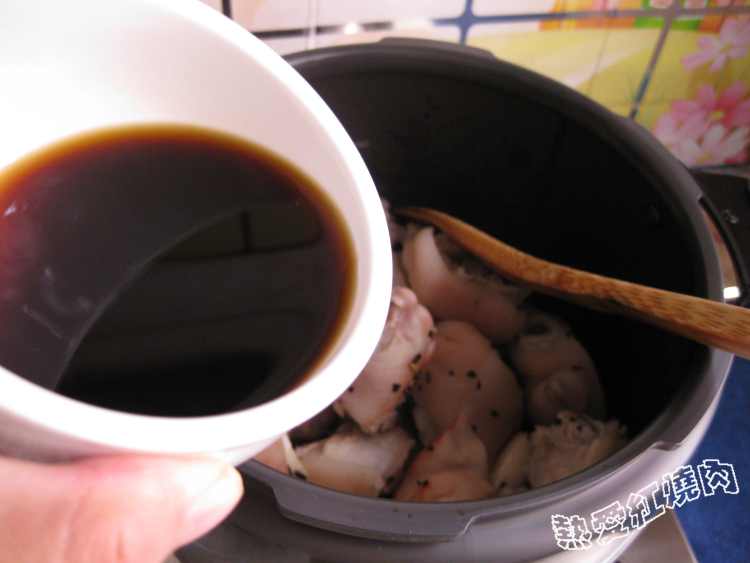 吮指猪蹄步骤9