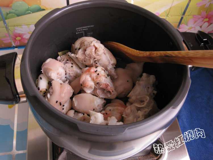 吮指猪蹄步骤8