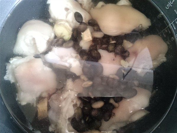 黑豆猪蹄步骤4