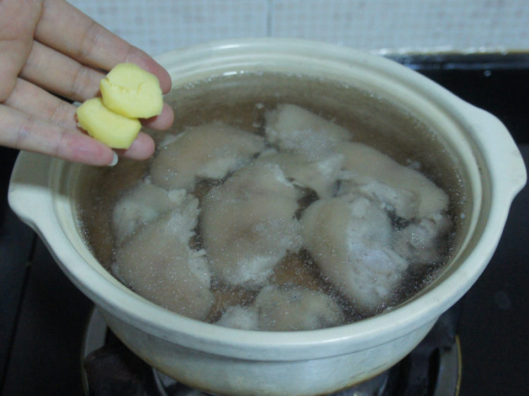 猪蹄黄豆莲藕汤步骤7