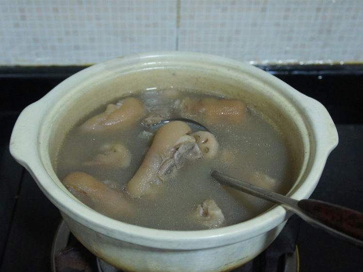 猪蹄黄豆莲藕汤步骤11