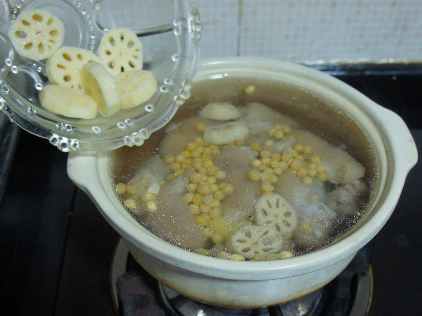 猪蹄黄豆莲藕汤步骤9