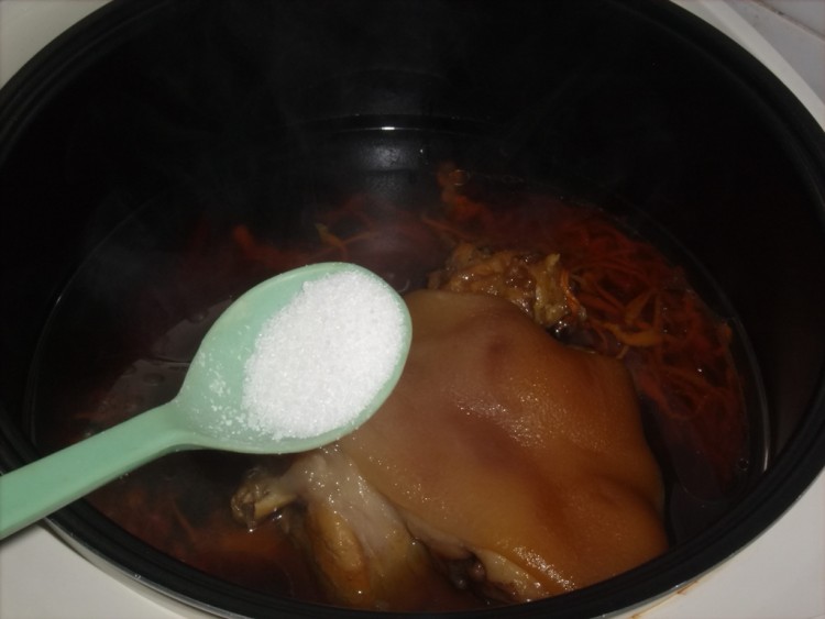 虫草猪蹄汤步骤8