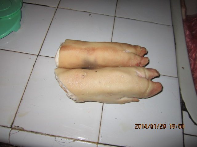 红烧小猪蹄步骤1