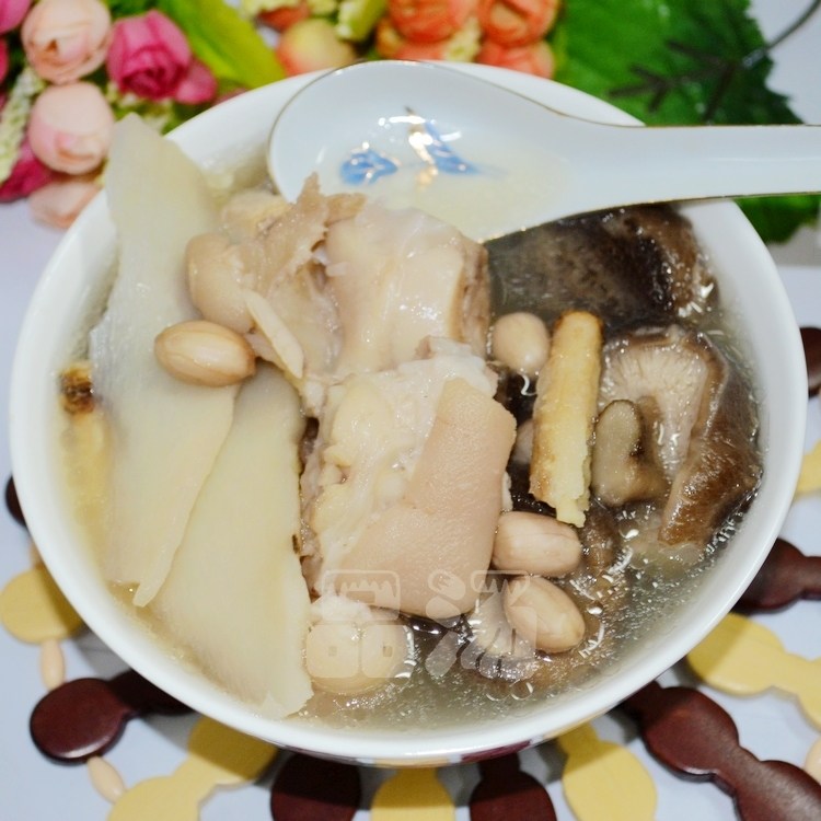 香菇蹄花汤步骤7