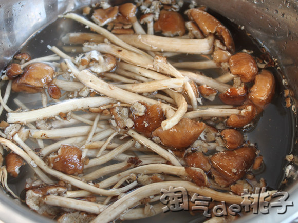 香菌猪蹄煲步骤3