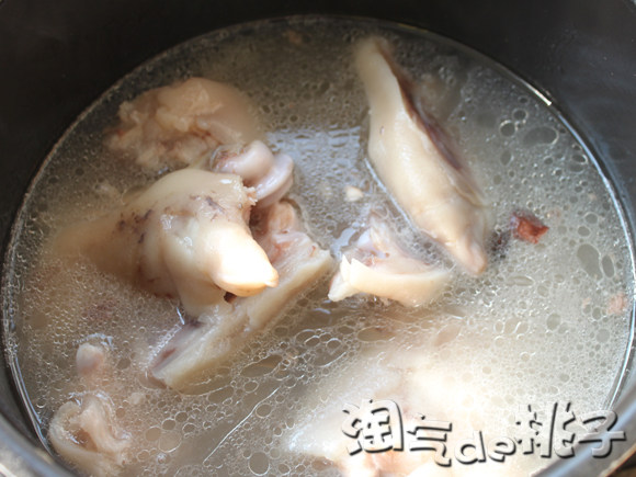 香菌猪蹄煲步骤5