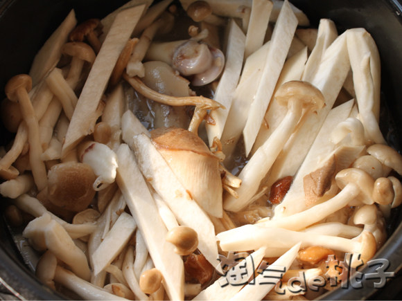 香菌猪蹄煲步骤6