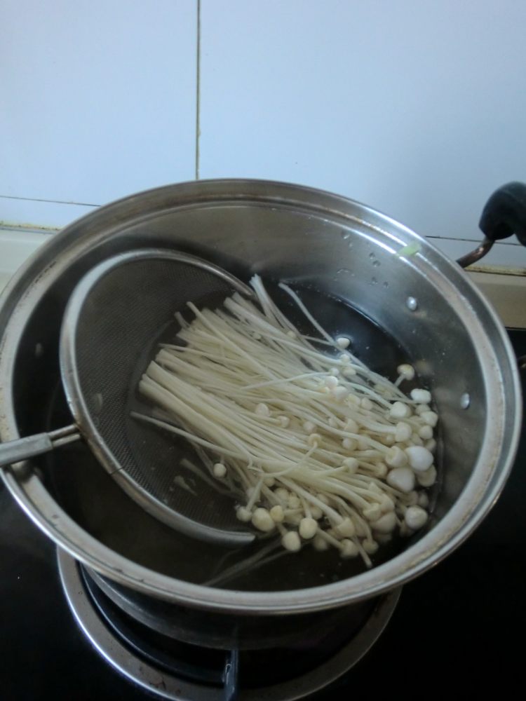 白芷豆芽猪蹄汤步骤8