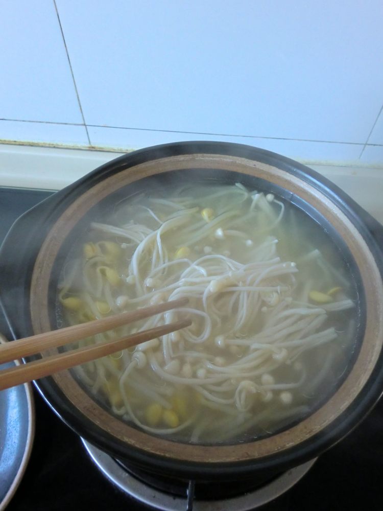白芷豆芽猪蹄汤步骤9